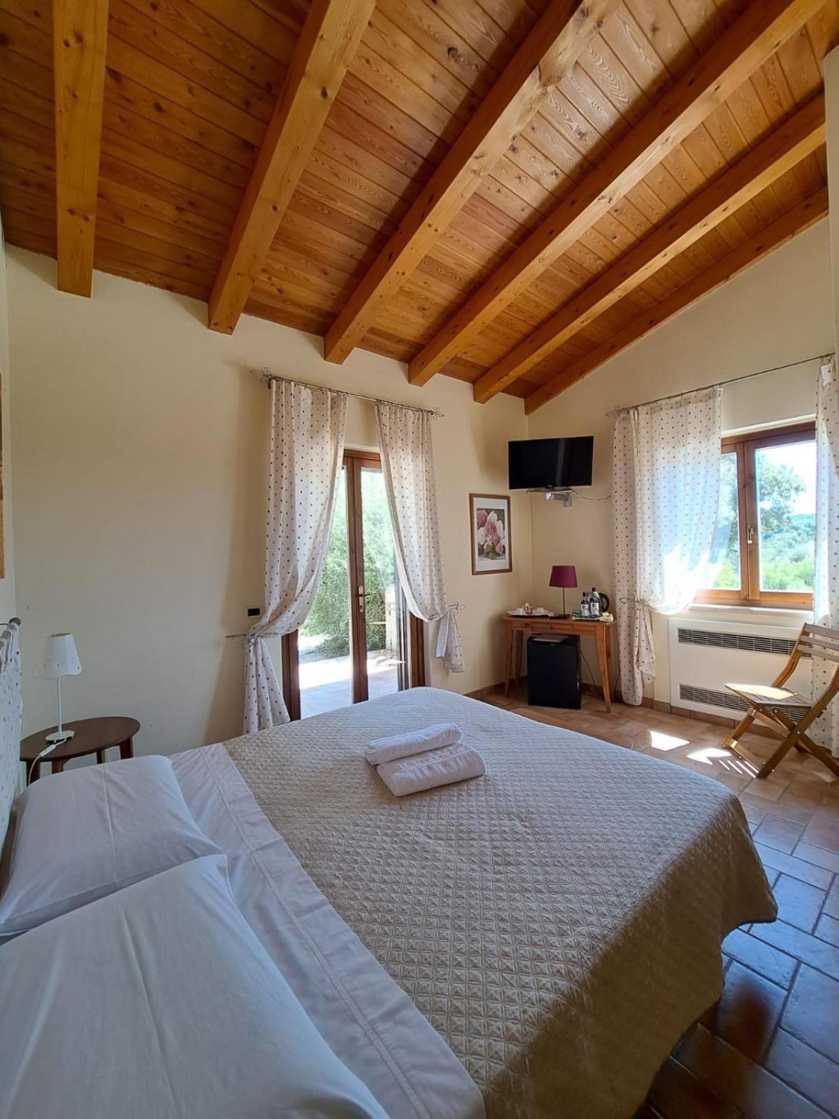 Casale Terre Rosse Bed & Breakfast Saturnia Ngoại thất bức ảnh